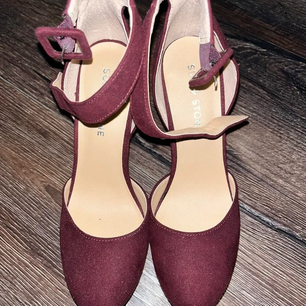 Women's Burgundy Heels - Picture 2 of 4